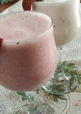 Strawberry yoghurt simple