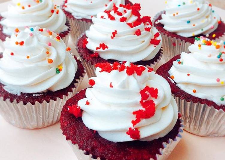 gambar untuk resep Steamed Red Velvet Cupcakes