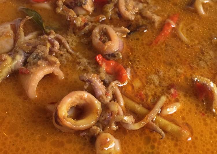 resep Cumi bumbu kunyit pedas