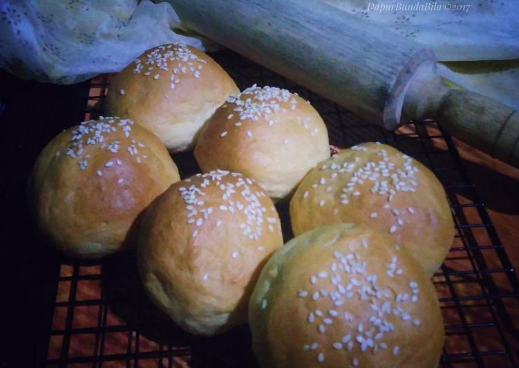 gambar untuk cara membuat Eggless Burger Buns