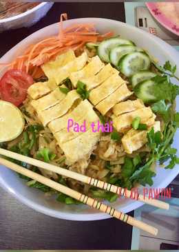 Pad thai (kwetiau goreng thailand)