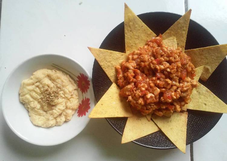 resep masakan Nachos with Chicken Bolognese and Cheese Sauce