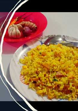 "Naskun" (Nasi goreng kuning)