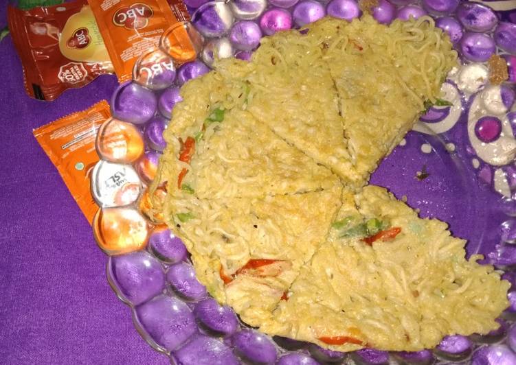 gambar untuk resep Pizza mie/ omelet telur dan mie instan