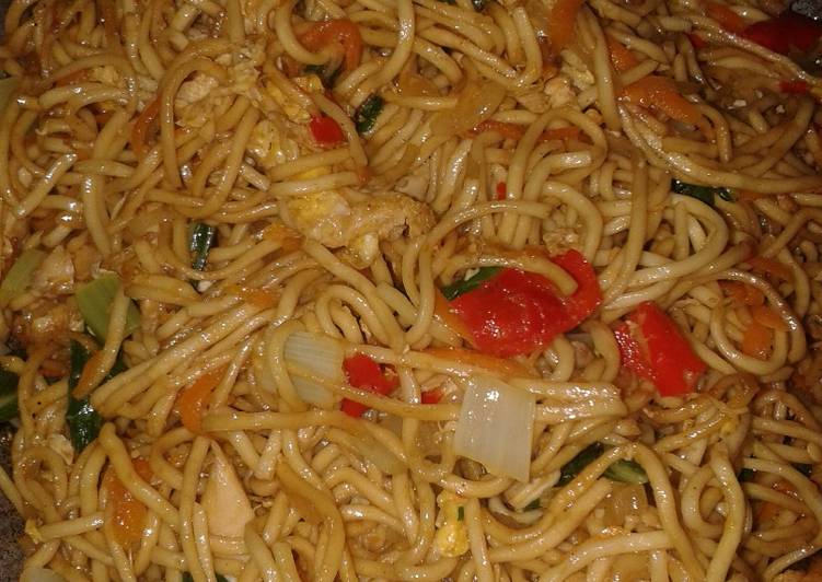 Mie goreng rumahan Bunda Azkhanza
