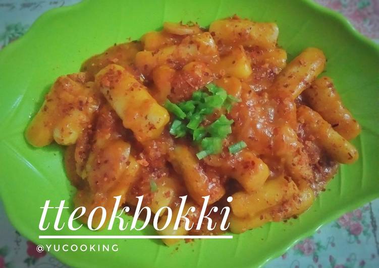 resep lengkap untuk Tteokbokki (Kue beras pedas Korea)