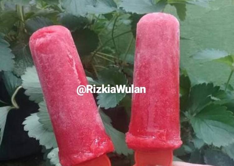 resep Es Buah Strawberry ala Walls Buavita Es Krim