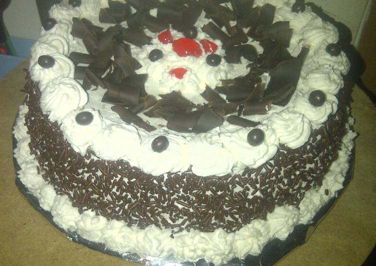 bahan dan cara membuat Black forest (baked cake)