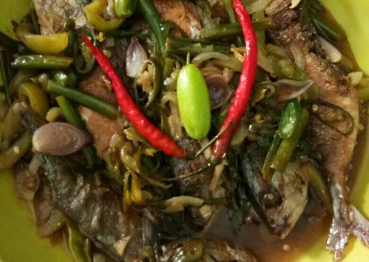 resep lengkap untuk Ikan asin peda lombok ijo belimbing wuluh??