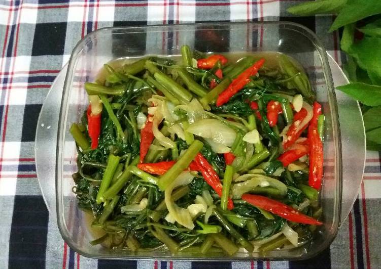 Resep Tumis kangkung saus tiram Kiriman dari Neneng setiyawati