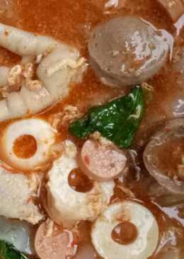 Seblak kuah pedas ceker ayam bakso