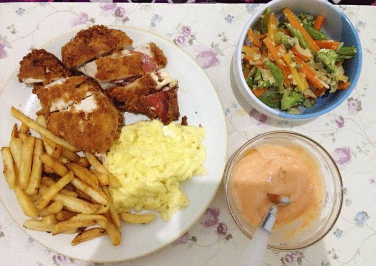 gambar untuk cara membuat Chicken cordon bleu simple