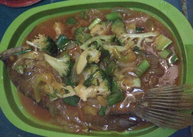 Resep Gurame saos tiram brokoli Karya Hilda Noviyani