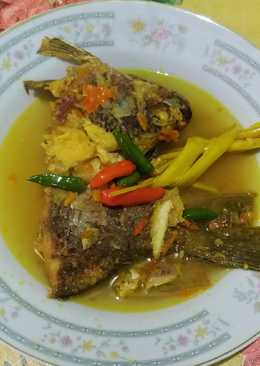 Ikan Mas Bumbu Kuning (Emak Roisyah)