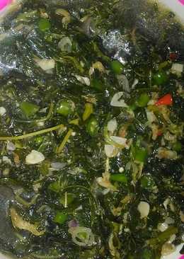 Sayur kuah daun singkong dengan rebon ala anak kos