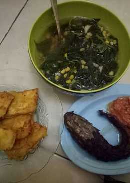 Sayur bening jagung, tempe tepung, ikan lele goreng dan sambel