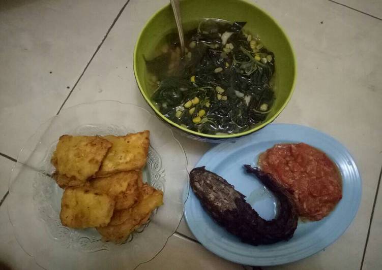 resep Sayur bening jagung, tempe tepung, ikan lele goreng dan sambel