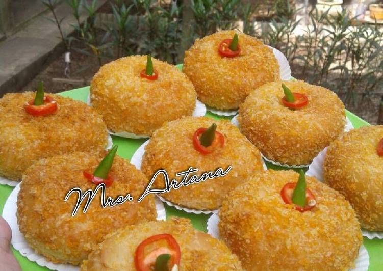 resep lengkap untuk Panada (donat isi kentang, wortel, ayam)