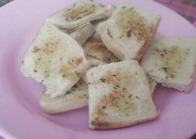 Resep Garlic bread roti tawar mudah dan enak - gladys monica