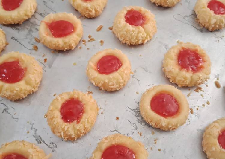 bahan dan cara membuat Strowberry Thumbprint Cookies