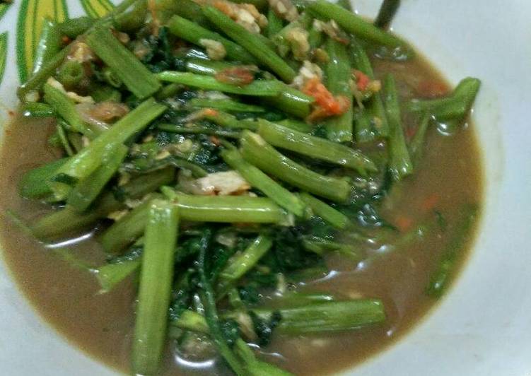 resep makanan Tumis kangkung terasi saos tiram