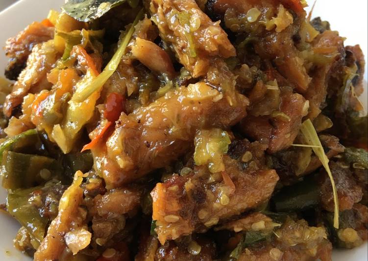 Resep Ikan Tongkol Suwir Cabe Ijo PEDES nagiih! Oleh Ani Intan Sari