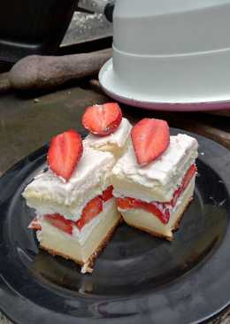 STRAWBERY SHORTCAKE with VANILLA OGURA CAKE base by tintinrayner