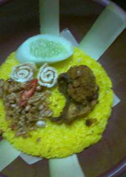 Nasi kuning maknyus