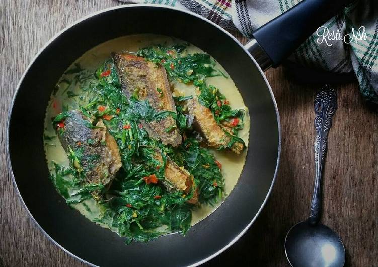 gambar untuk resep Gulai Daun Ubi Lele (Tips merebus daun ubi)