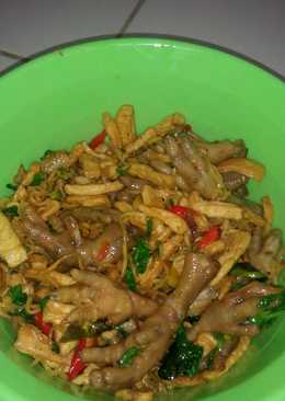 Oseng ceker mie tahu pedas