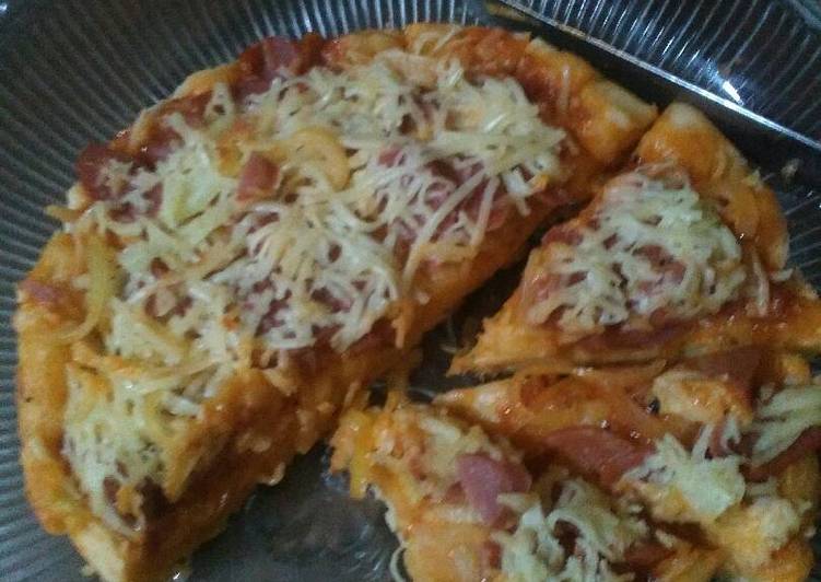 Resep Pizza teflon simple..empuk+ kriuk Karya Mama Alkha