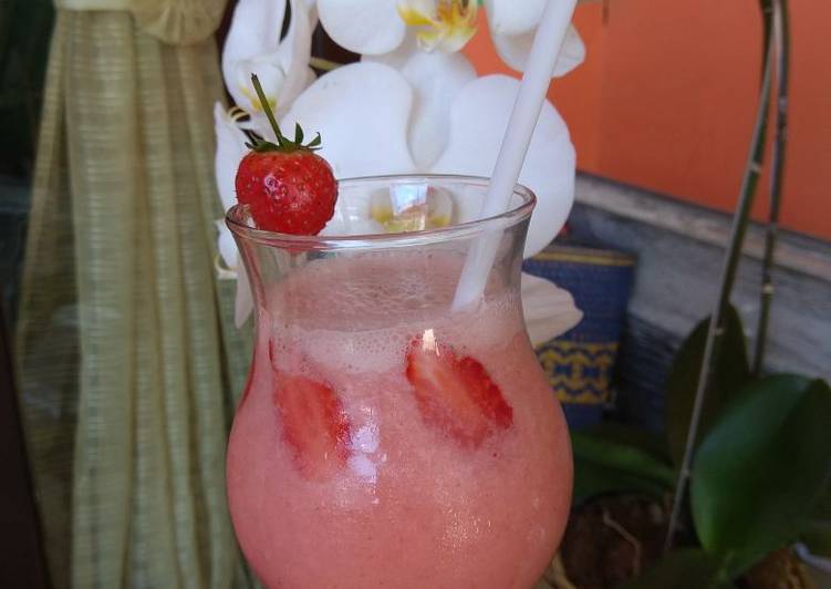 resep lengkap untuk Strawberry Milkshake