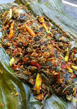 Pepes kembung daun singkong