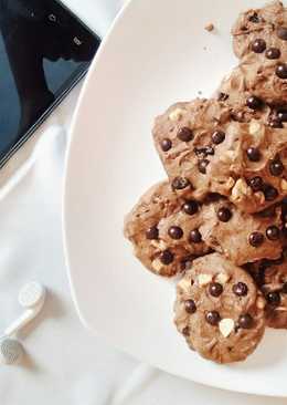 Nuts and choco cookies