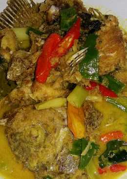 Ikan gurame bumbu kuning