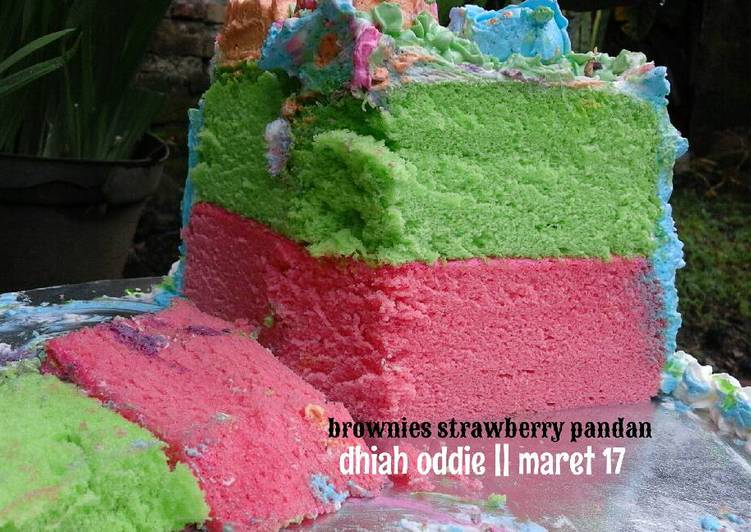 cara membuat Brownies strawberry pandan (#pr_bolu)