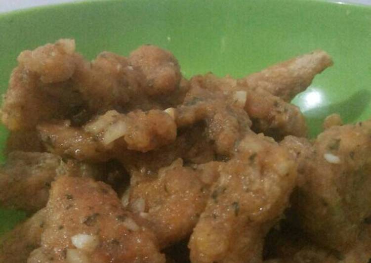 resep masakan Crispy chicken with light salted egg sauce