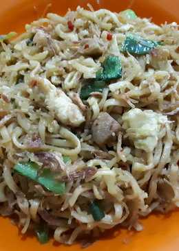 Mi telor campur bihun goreng