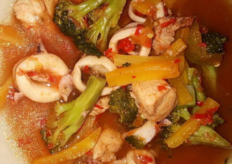 resep lengkap untuk Tom Yam Gong