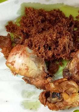 Ayam goreng serundeng lengkuas