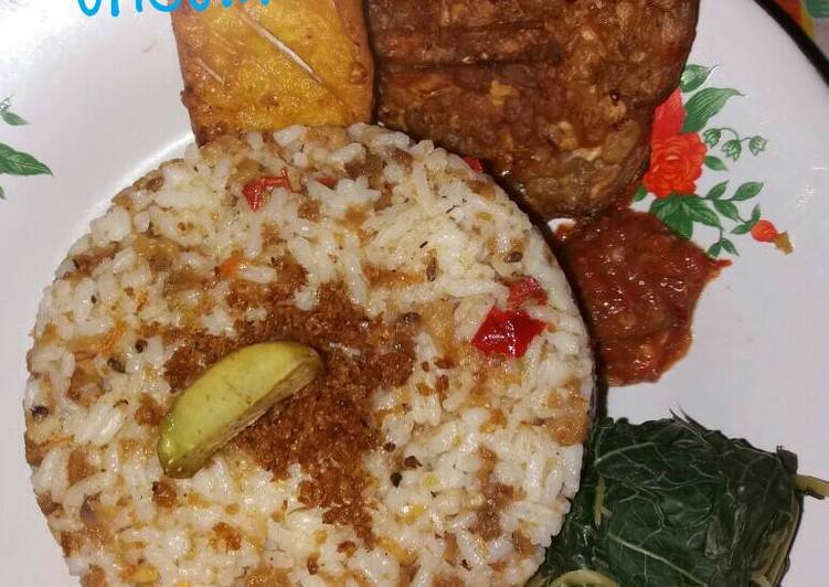 resep lengkap untuk Nasi Tutug Oncom