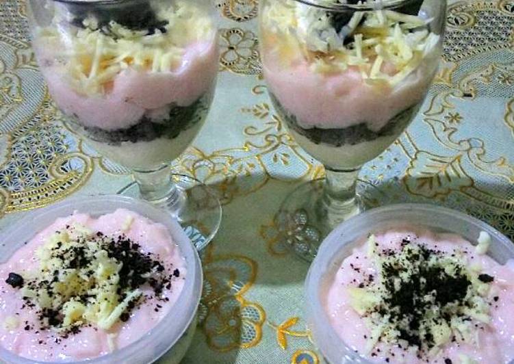 gambar untuk cara membuat Cheese Cake Lumer Strawberry Oreo