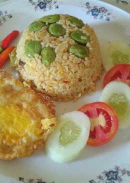 Nasi goreng petai dan telur ceplok