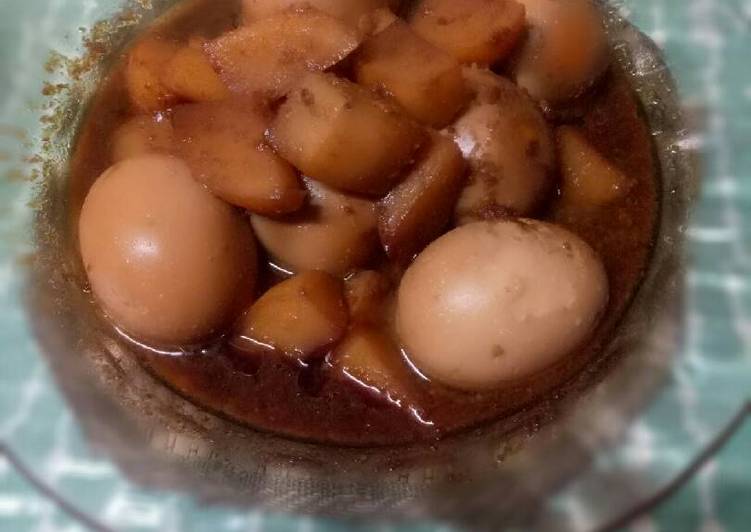 Resep Semur telur kentang praktis Karya Kiki Daulay