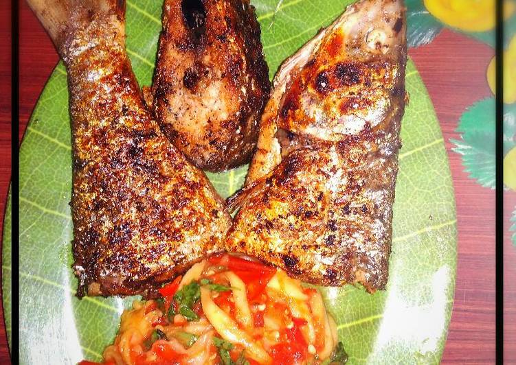 Resep Ikan bakar simpel sambel mangga - Riah Syahban