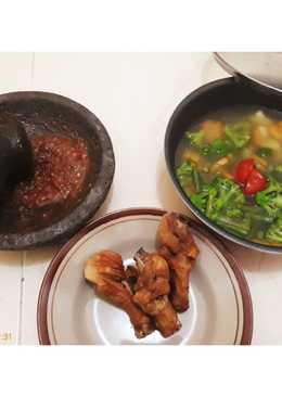 Sop brokoli, Ayam goreng, Sambal goreng terasi