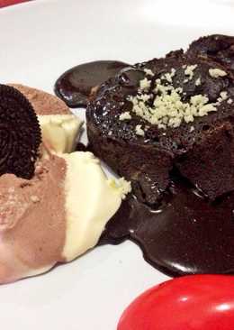 Dark chocho Lava cake with ice cream