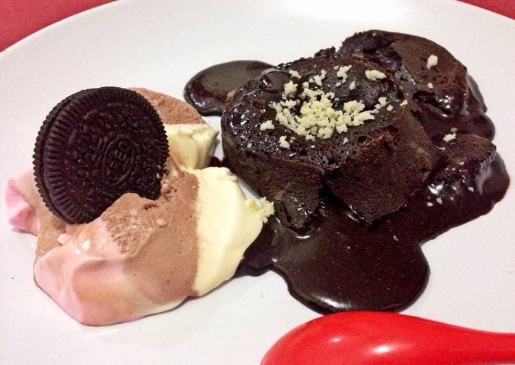 gambar untuk resep makanan Dark chocho Lava cake with ice cream