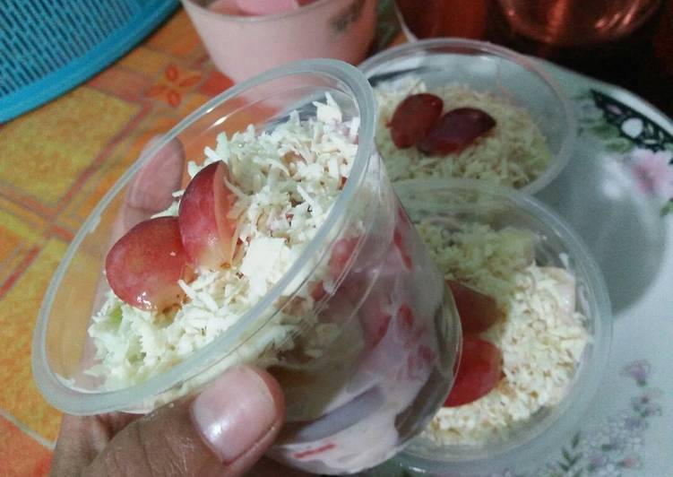 bahan dan cara membuat Salad buah segar simple