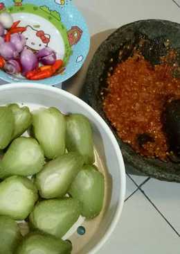 Lalap labu muda